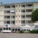 아파트 Comfy Seafront With Terrace