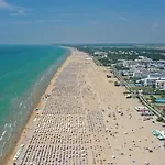 דירה Comfy Seafront With Terrace *