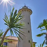 דירה Comfy Seafront With Terrace ביביונה